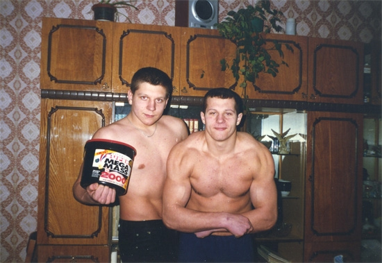 Fedor e seu irmão Alexander (Foto: Bloody Elbow)