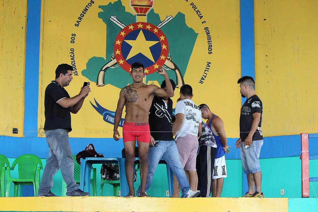 Atleta Hudson Melo no peso para o confronto (Fotos: Emanuel Mendes Siqueira)