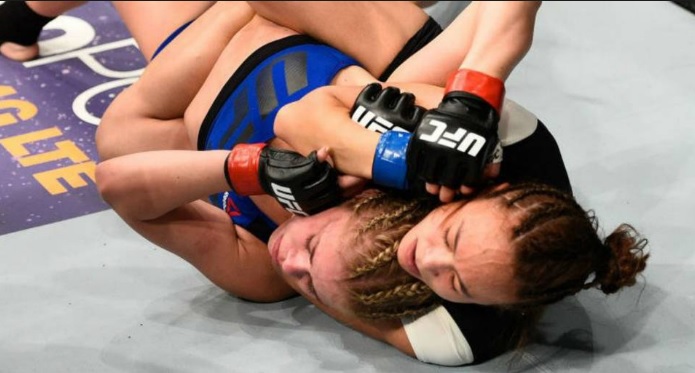Michelle Waterson finaliza Paige VanZant pelo UFC on Fox 22. (Foto: MMA News)
